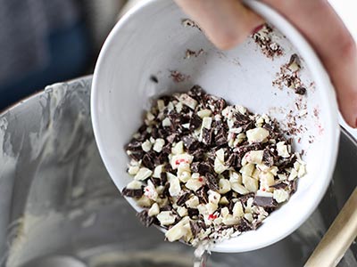peppermint-bark-cheesecake_3.jpg